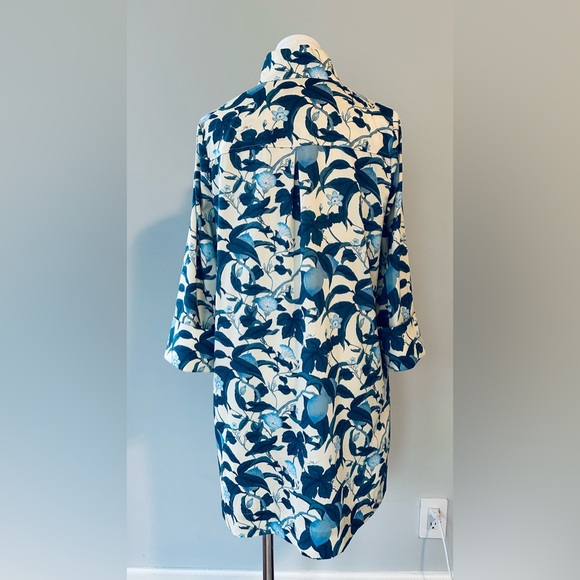 Tuckernuck Bonnie Blossom Megan Dress - Blue and White Floral. Size Small - Picture 4 of 10